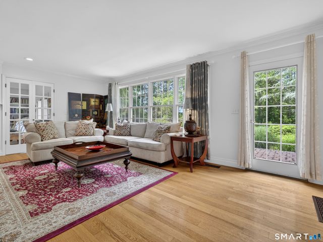 2 Larchwood Lane, East Lyme, CT 06333