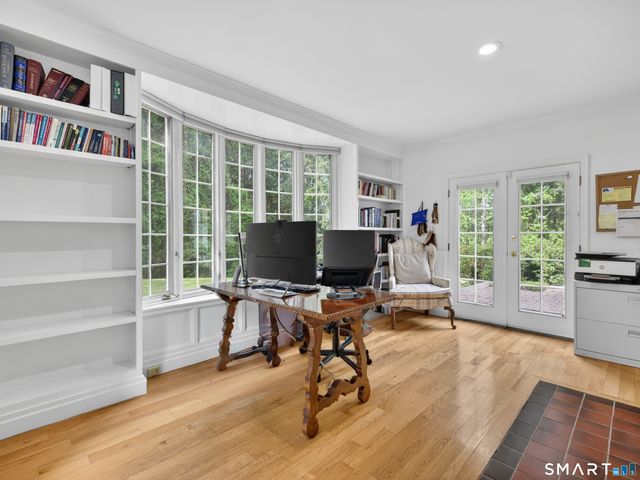2 Larchwood Lane, East Lyme, CT 06333