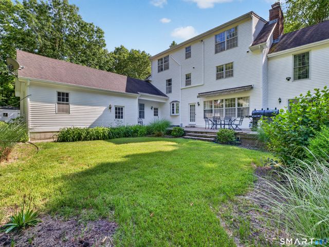 2 Larchwood Lane, East Lyme, CT 06333