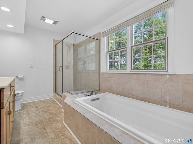 2 Larchwood Lane, East Lyme, CT 06333