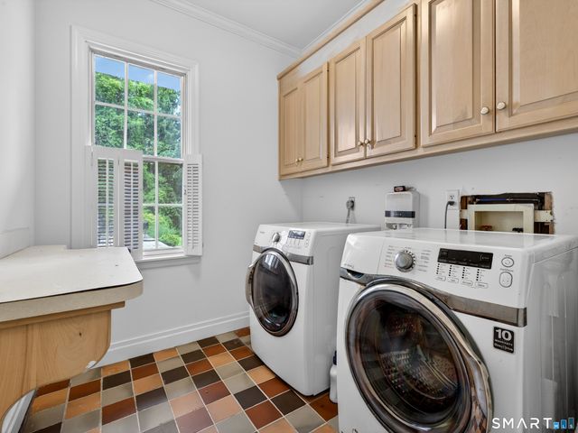2 Larchwood Lane, East Lyme, CT 06333