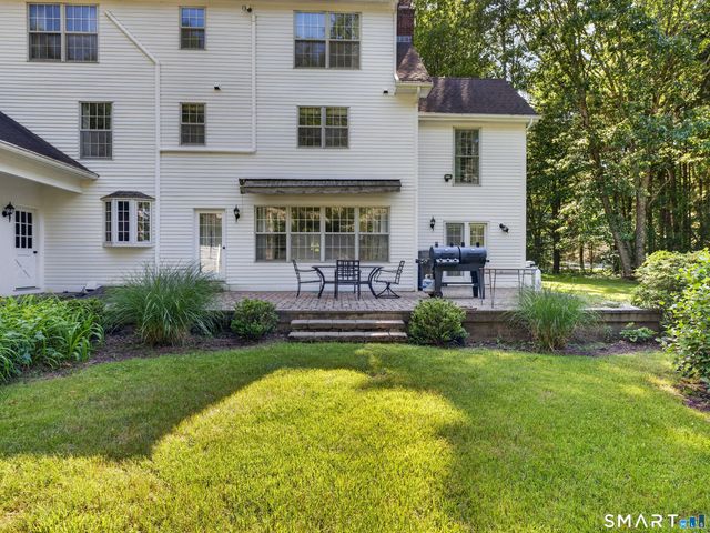 2 Larchwood Lane, East Lyme, CT 06333
