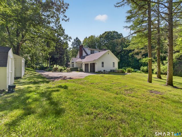 2 Larchwood Lane, East Lyme, CT 06333