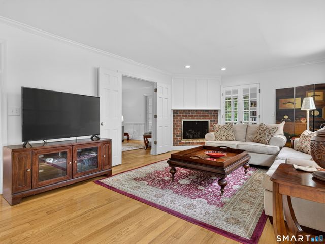 2 Larchwood Lane, East Lyme, CT 06333