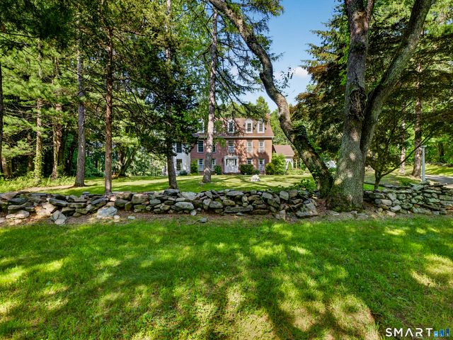 2 Larchwood Lane, East Lyme, CT 06333