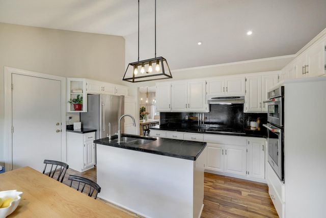 10820 46th Place N, Plymouth, MN 55442