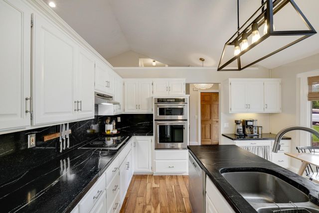 10820 46th Place N, Plymouth, MN 55442