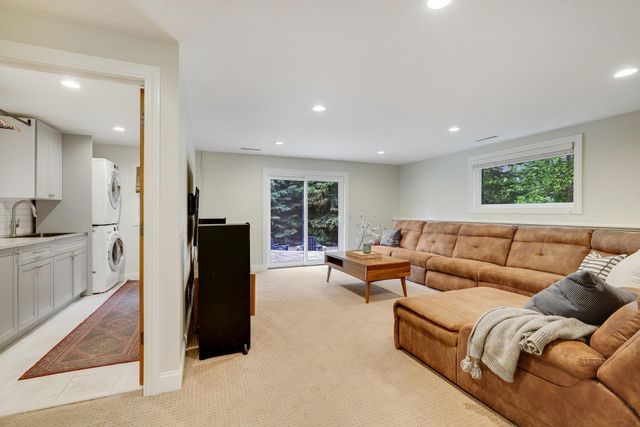 10820 46th Place N, Plymouth, MN 55442