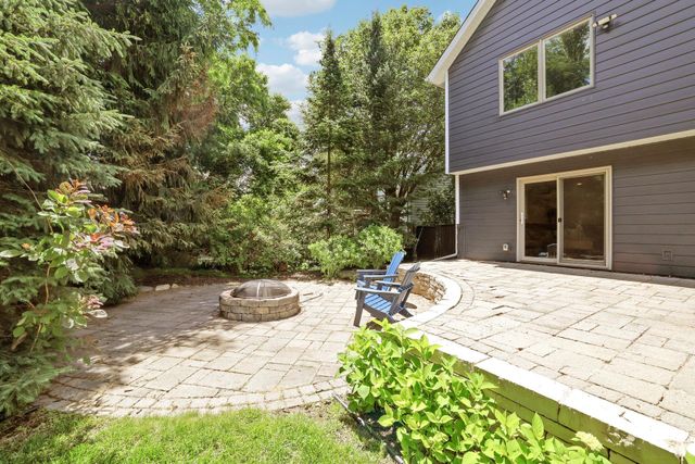 10820 46th Place N, Plymouth, MN 55442