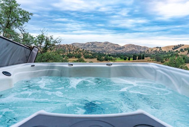 22113 Oak Glen Lane, Friant, CA 93626