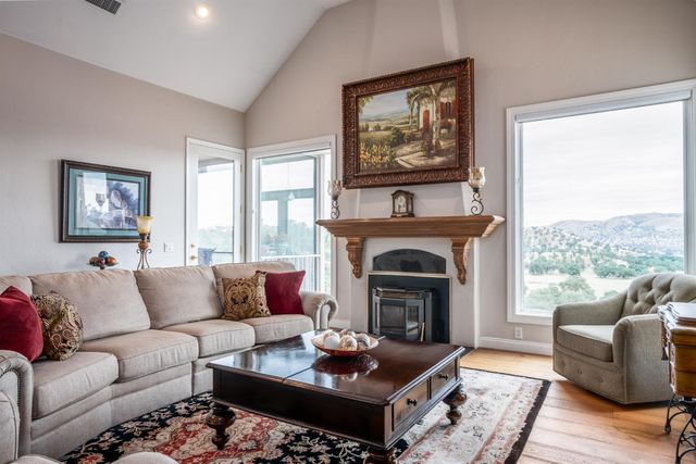 22113 Oak Glen Lane, Friant, CA 93626