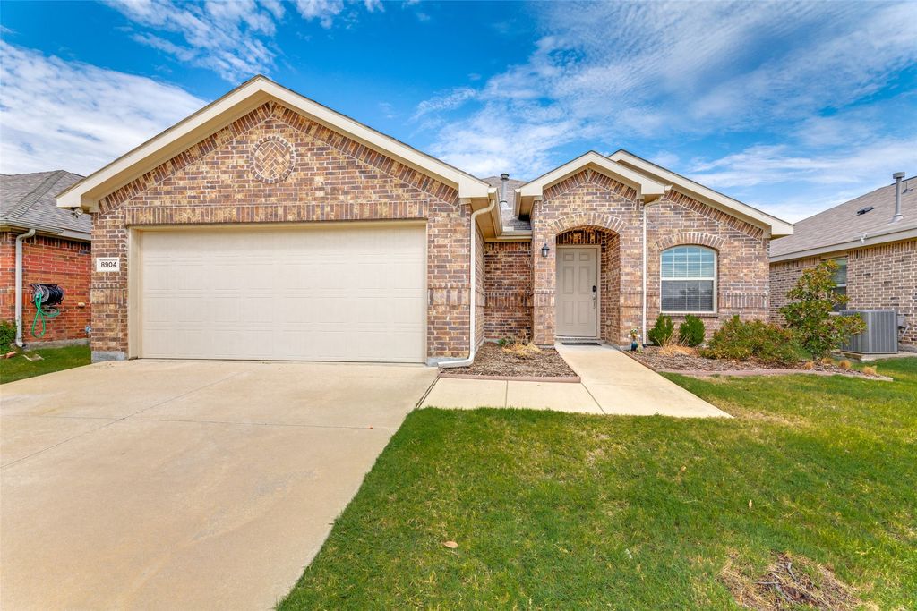 8904 Zubia Lane, Fort Worth, TX 76131