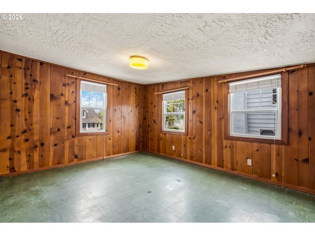 2818 FLORIDA St, Longview, WA 98632