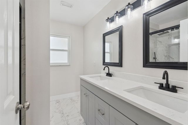 210 E PALM STREET, Davenport, FL 33837