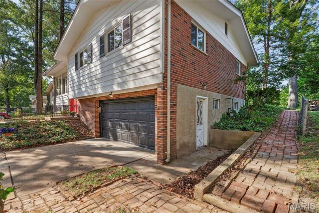 11051 Wylestone Court, St Louis, MO 63126
