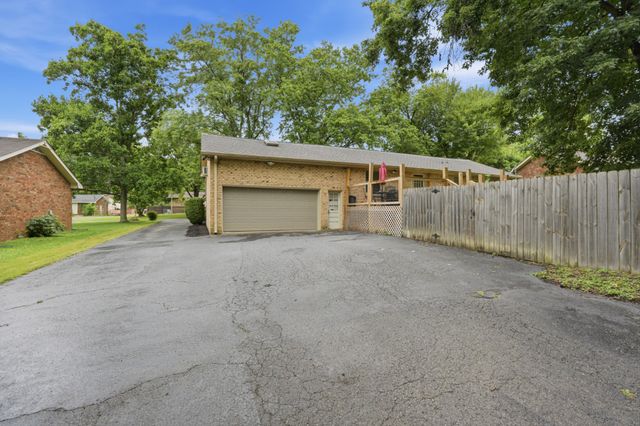 107 Charleston Dr, Goodlettsville, TN 37072