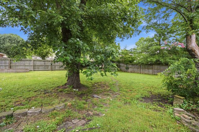 107 Charleston Dr, Goodlettsville, TN 37072