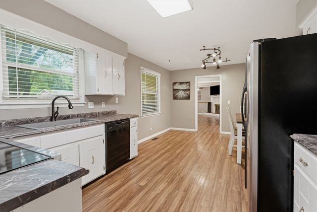 107 Charleston Dr, Goodlettsville, TN 37072