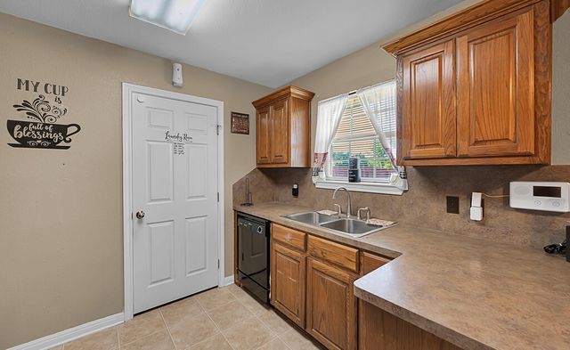 202 Wildcat Drive, Lacy Lakeview, TX 76705