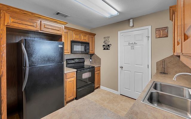 202 Wildcat Drive, Lacy Lakeview, TX 76705