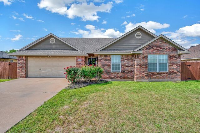 202 Wildcat Drive, Lacy Lakeview, TX 76705
