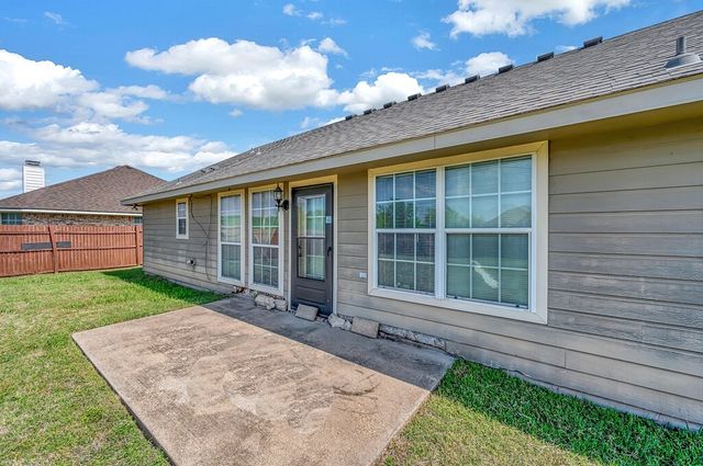 202 Wildcat Drive, Lacy Lakeview, TX 76705