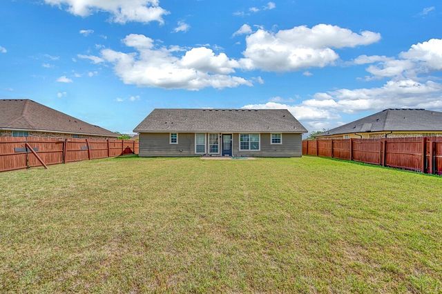 202 Wildcat Drive, Lacy Lakeview, TX 76705