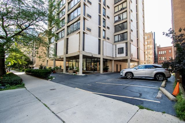 5740 N Sheridan Road 9D, Chicago, IL 60660