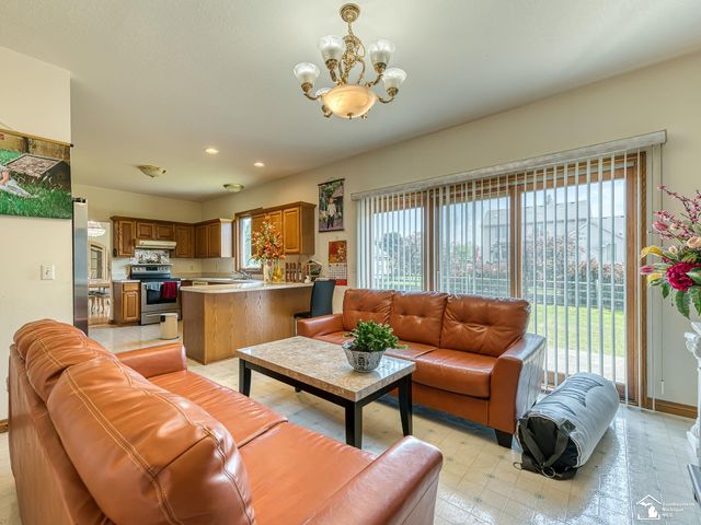 2960 E Country Lane, Monroe, MI 48162