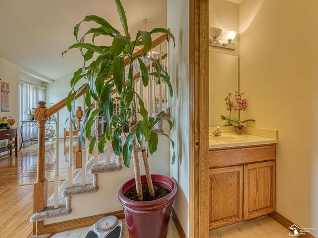 2960 E Country Lane, Monroe, MI 48162