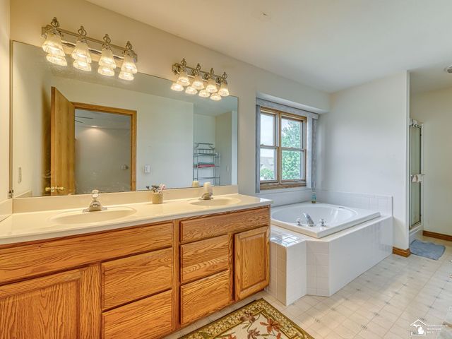 2960 E Country Lane, Monroe, MI 48162