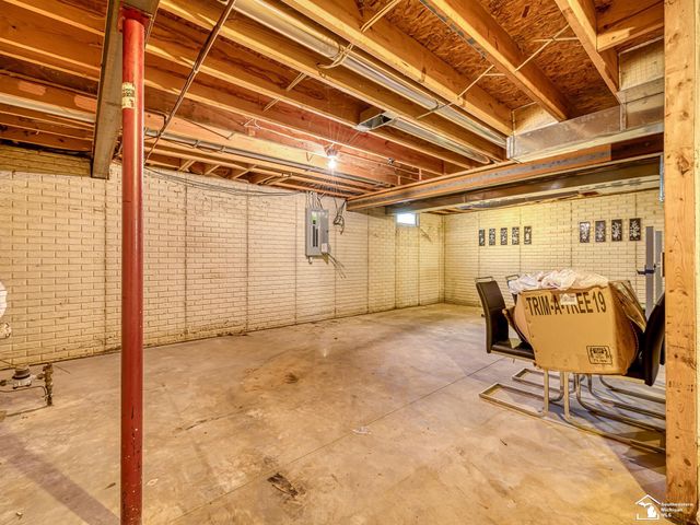 2960 E Country Lane, Monroe, MI 48162