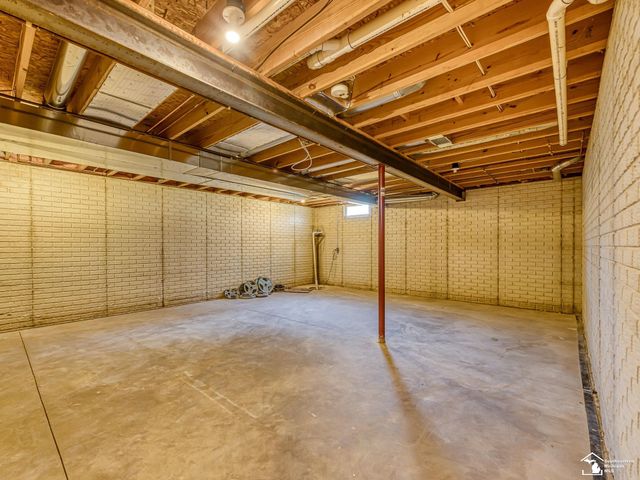 2960 E Country Lane, Monroe, MI 48162