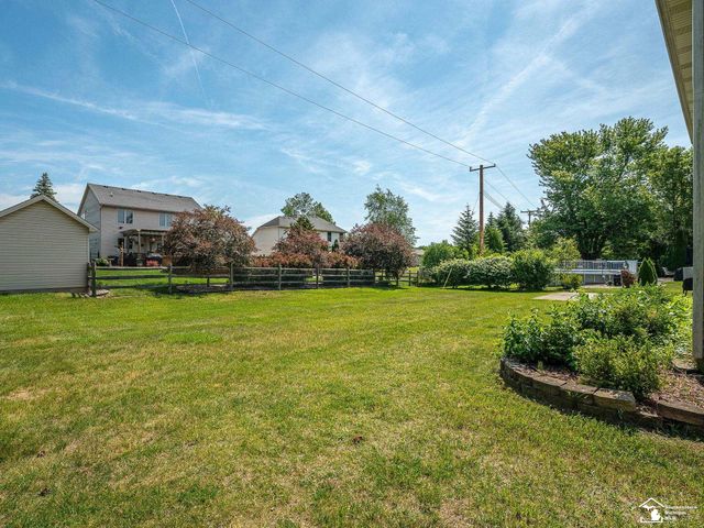 2960 E Country Lane, Monroe, MI 48162