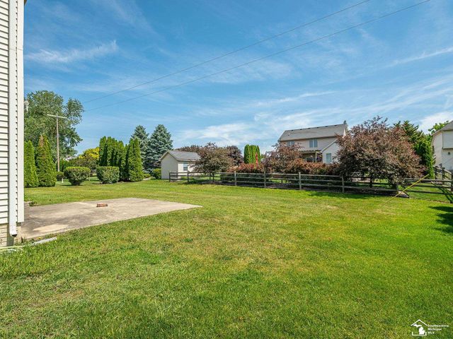 2960 E Country Lane, Monroe, MI 48162