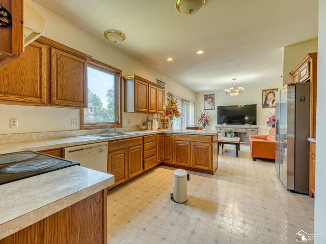 2960 E Country Lane, Monroe, MI 48162