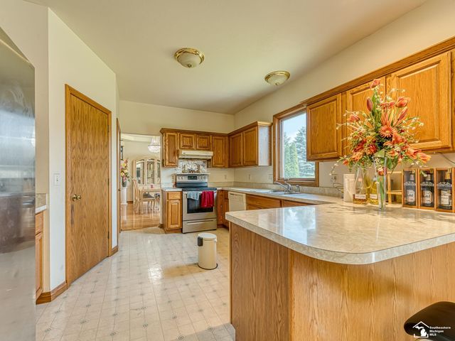 2960 E Country Lane, Monroe, MI 48162