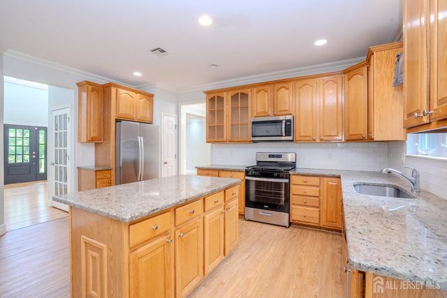 14 Bard Drive, Monroe, NJ 08831
