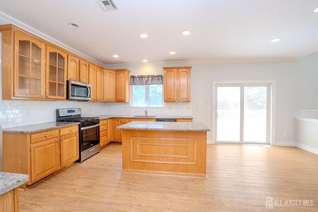 14 Bard Drive, Monroe, NJ 08831