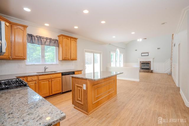 14 Bard Drive, Monroe, NJ 08831