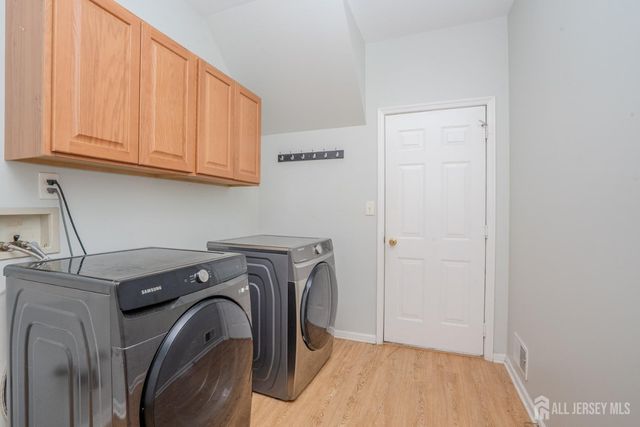14 Bard Drive, Monroe, NJ 08831