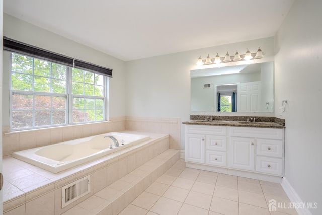 14 Bard Drive, Monroe, NJ 08831