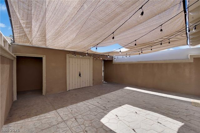 193 Greenbriar Townhouse Way, Las Vegas, NV 89121