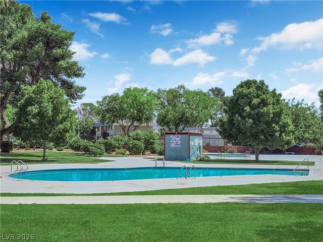 193 Greenbriar Townhouse Way, Las Vegas, NV 89121