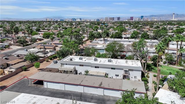 193 Greenbriar Townhouse Way, Las Vegas, NV 89121