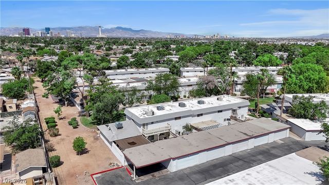 193 Greenbriar Townhouse Way, Las Vegas, NV 89121