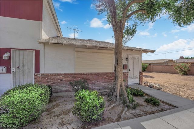 193 Greenbriar Townhouse Way, Las Vegas, NV 89121