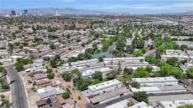 193 Greenbriar Townhouse Way, Las Vegas, NV 89121