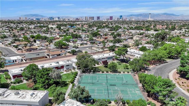193 Greenbriar Townhouse Way, Las Vegas, NV 89121