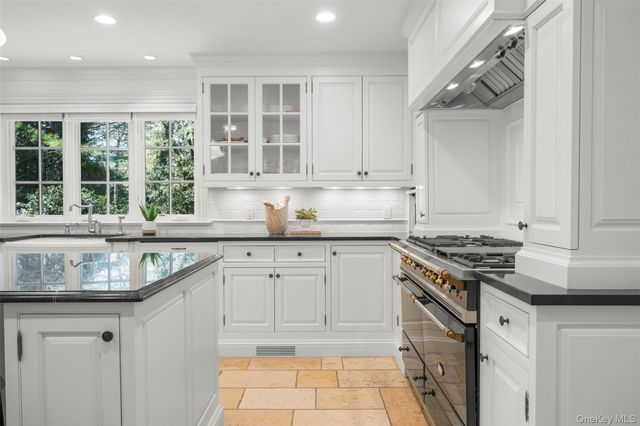 20 Oxford Road, Scarsdale, NY 10583